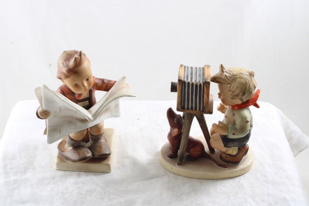 2 M J Hummel Figurines The Photographer 5" 1948+ (1 of 15)