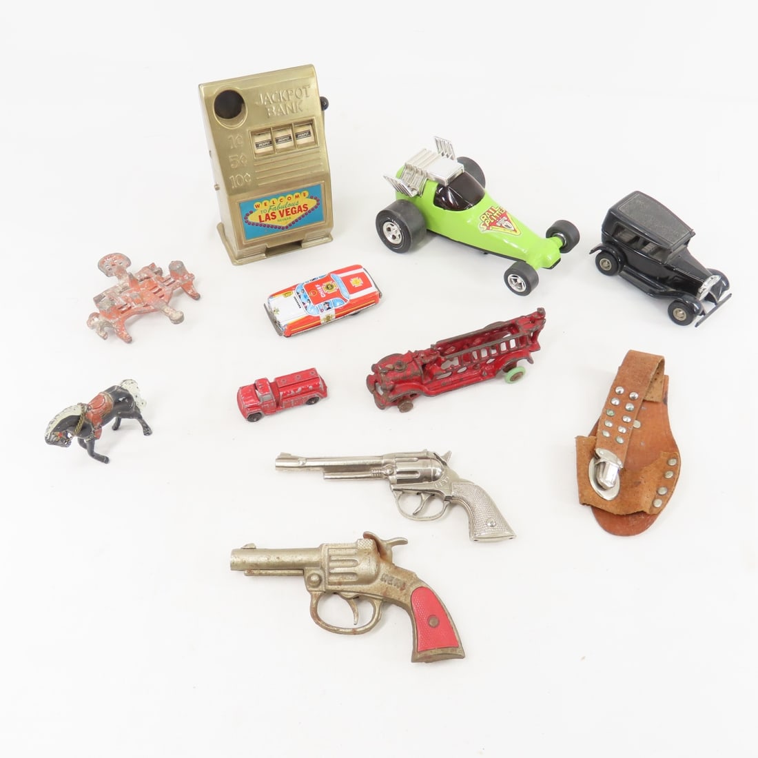 Tonka, Cap Guns, Cast Iron fire engine & more toys (1 of 20)