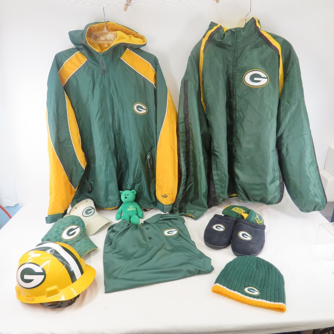 Green Bay Packers Jackets, hats and more (1 of 18)