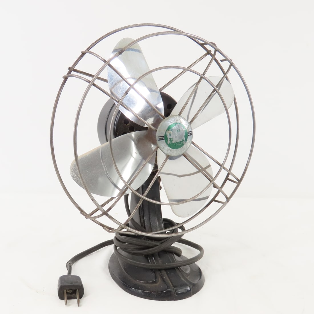 Vintage PAR electric fan: Vintage PAR electric fan Please ask questions and read terms & conditions before bidding.