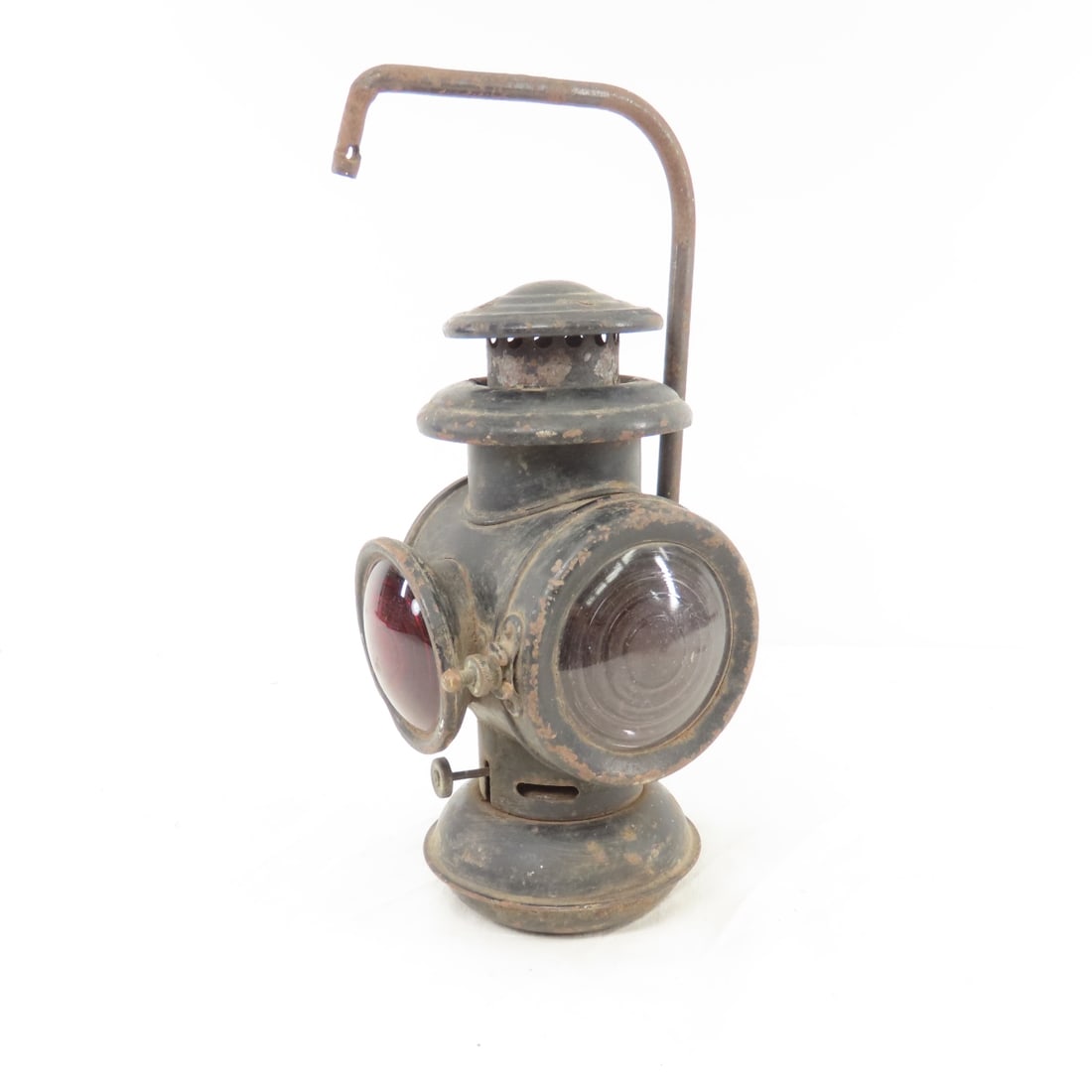 Antique Atwood Castle Buggy Lantern: Antique Atwood Castle Buggy Lantern Please ask questions and read terms & conditions before bidding.