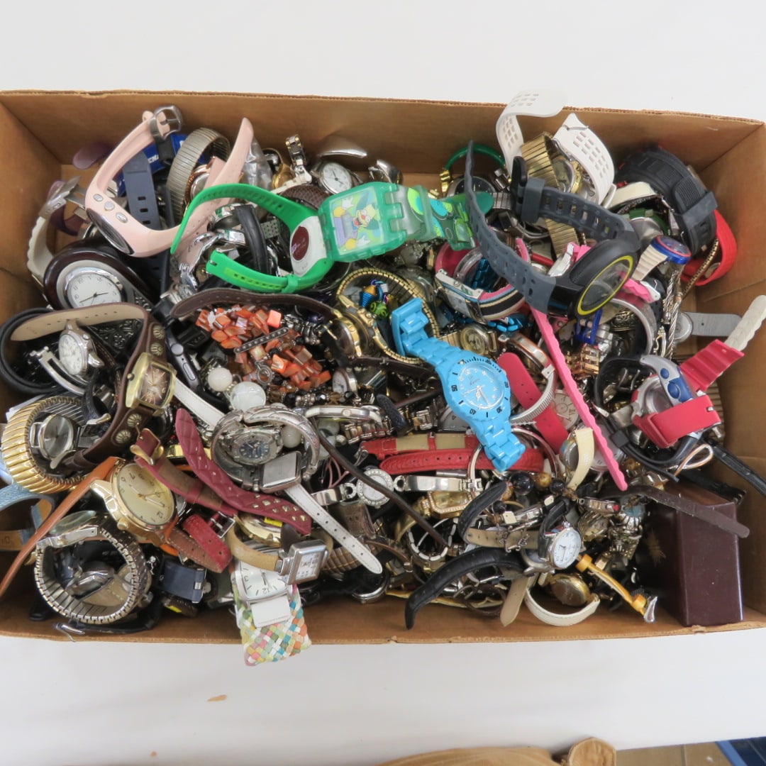 Large Flat Rate Box of Wear & Repair Watches (1 of 10)