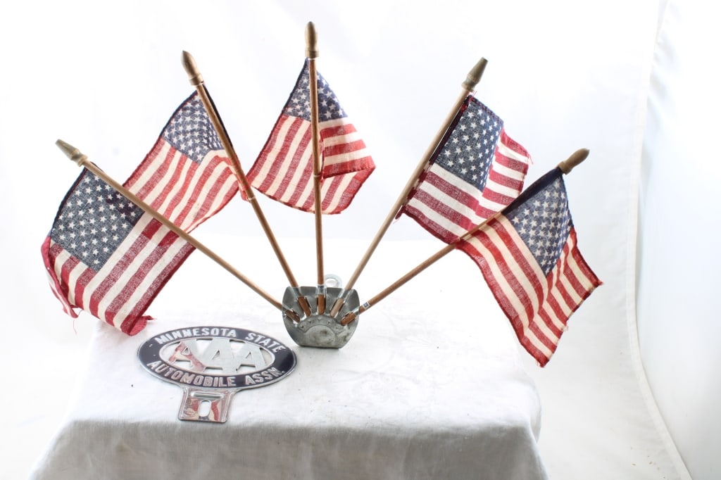 2 License Plate Toppers 5 Flag & AAA MN State (1 of 9)