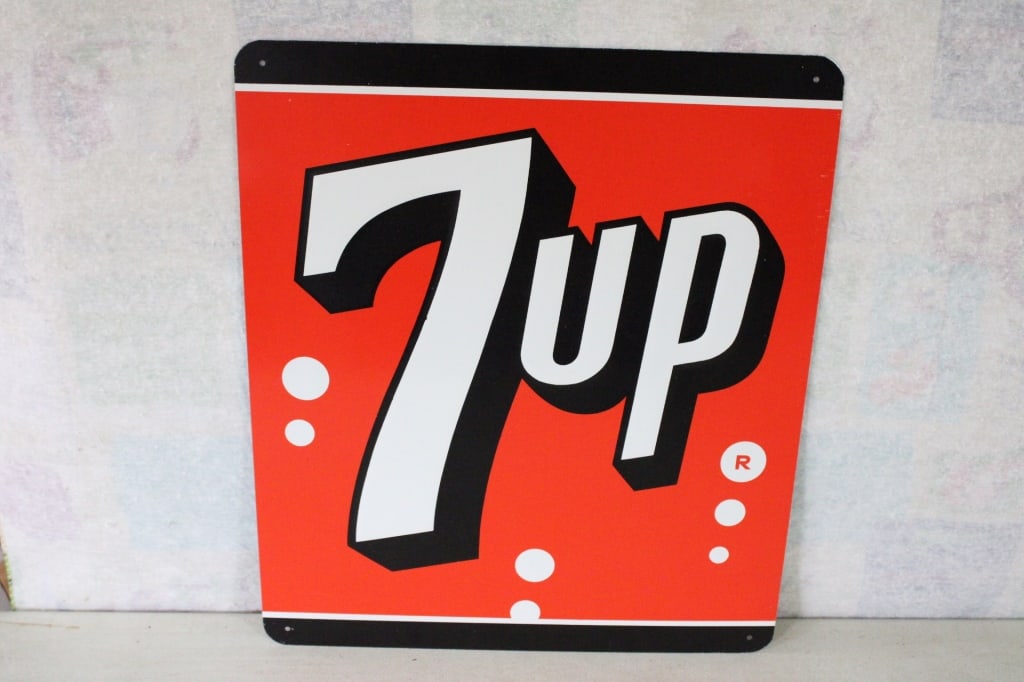 7-UP Metal Sign 15 1/4" x 18" (1 of 7)