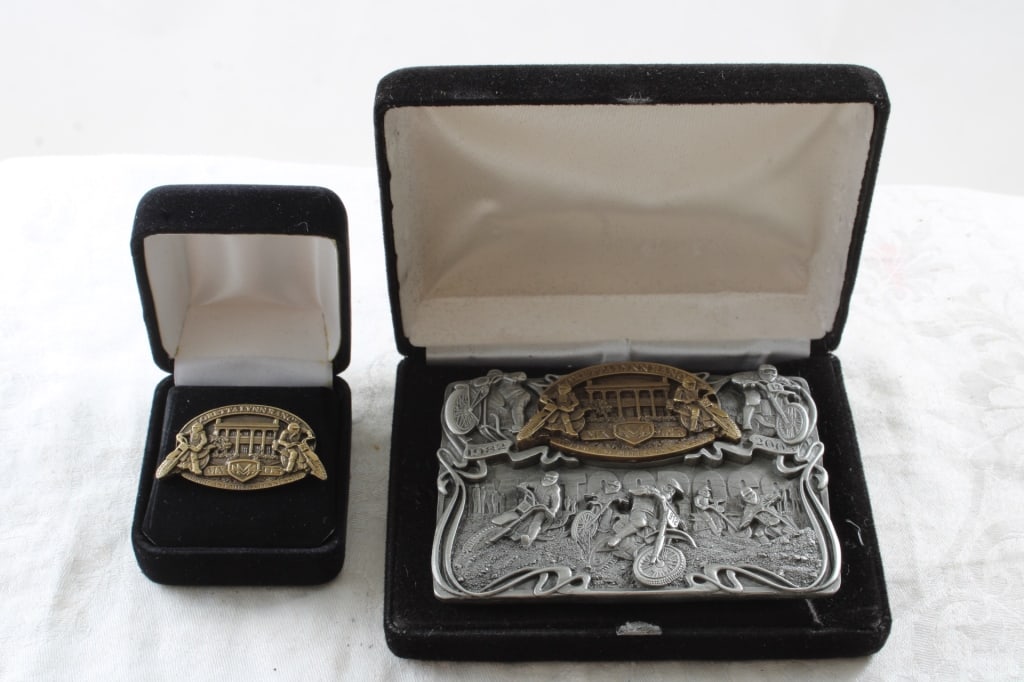 2005 AMA Loretta Lynn Ranch Belt Buckle & Pin: 2005 AMA Loretta Lynn Ranch Belt Buckle & Pin -As pictured. Please ask questions and read terms & conditions before bidding.