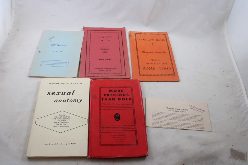 5 Antique Vintage Erotica Smut Booklets (1 of 13)