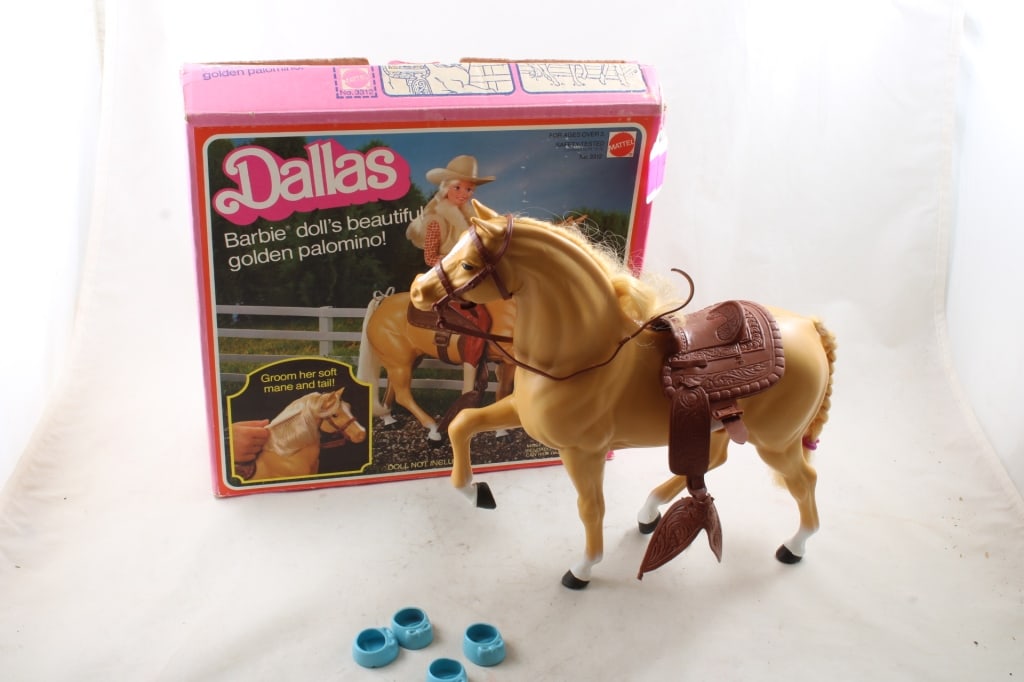 1982 Dallas Barbie Doll's Palomino Horse in Box: 1982 Dallas Barbie Doll's Palomino Horse in Box -As pictured. Please ask questions and read terms & conditions before bidding.