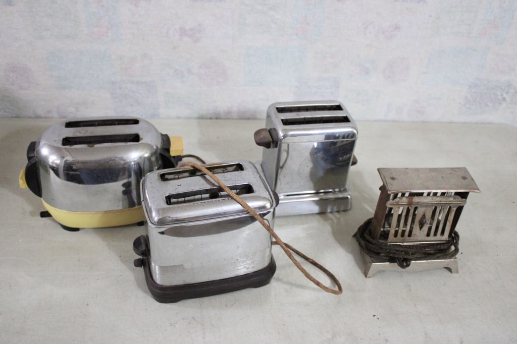 4 Antique Toasters 1940's Yellow Coronet & More: 4 Antique Toasters 1940's Yellow Coronet & More -Coronet Toaster heats up when plugged in. All need cleaning up. Others are untested as pictured. Please ask questions and read terms & conditions befor