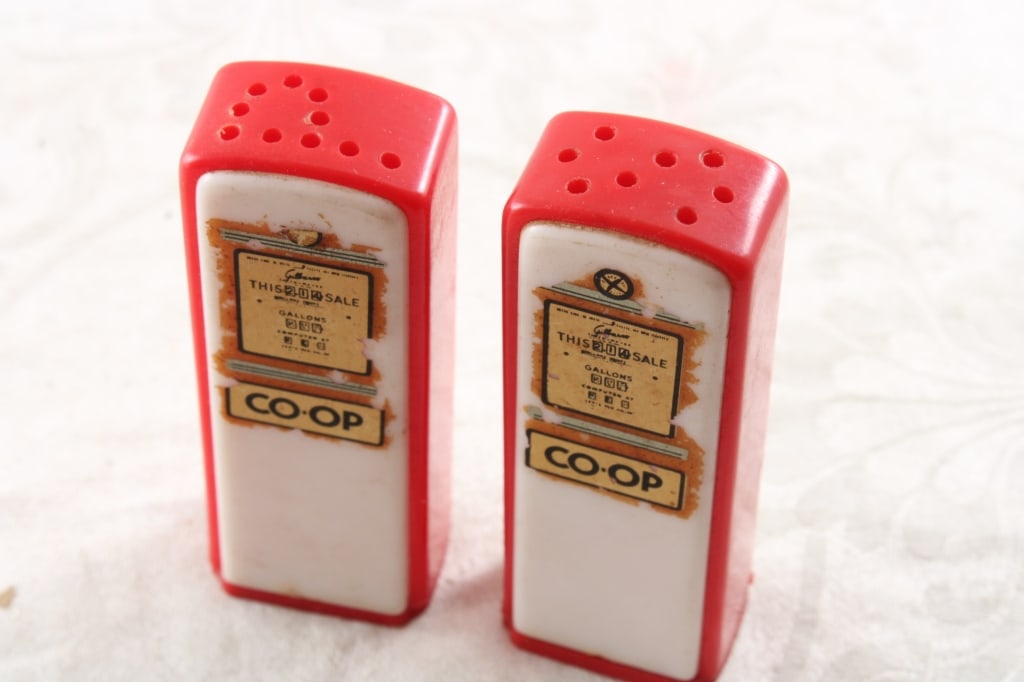 Farmers Co-op Oil Co. S&P Shakers Wilber NE: Farmers Co-op Oil Co. S&P Shakers Wilber NE -As pictured. Please ask questions and read terms & conditions before bidding.