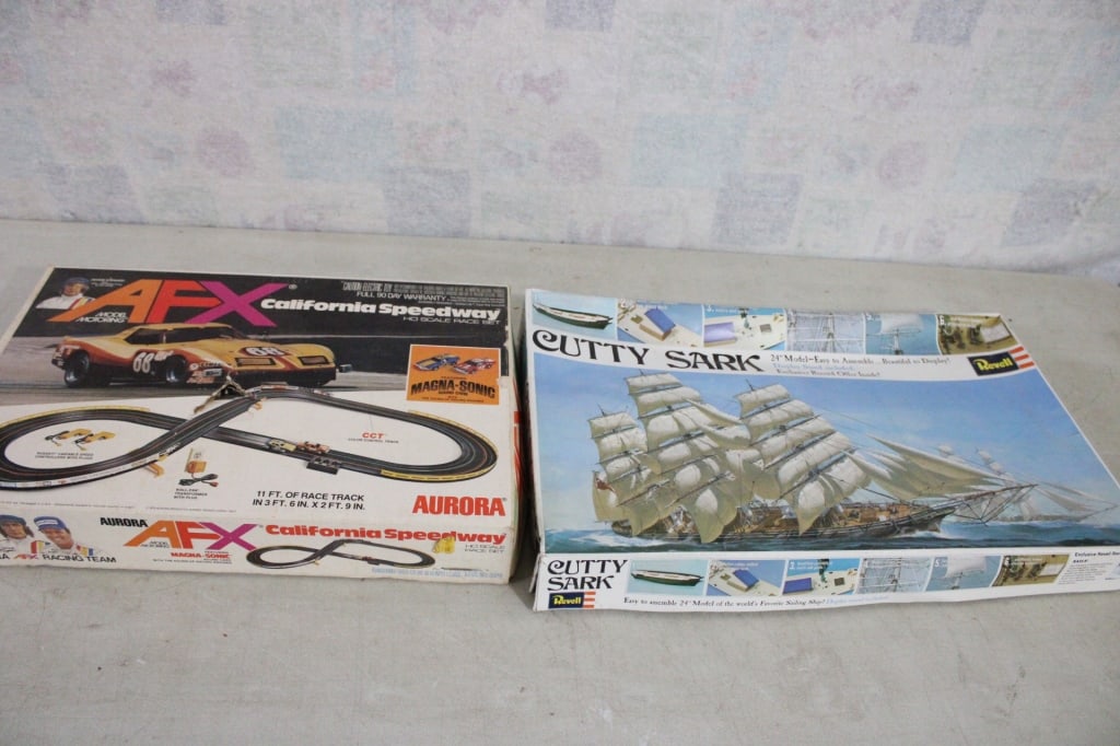 Revell Cutty Sark Model, AMX Aurora Race Track (1 of 15)