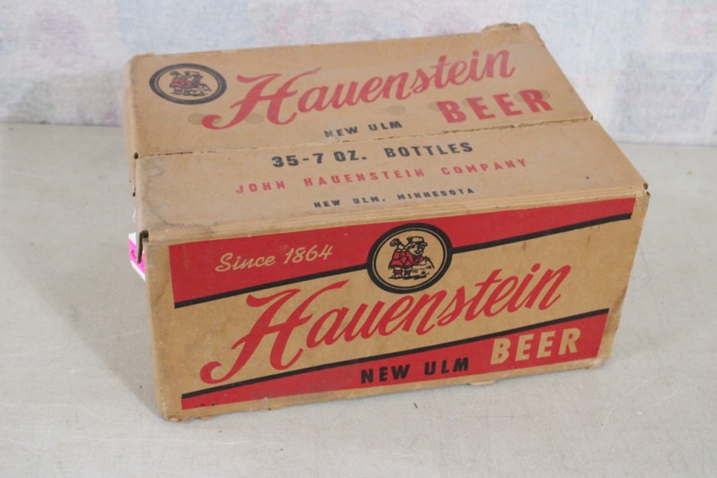 1962 Hauenstein Beer Cardboard Case: 1962 Hauenstein Beer Cardboard Case -Case held 35 7 Oz. Bottles but is empty now. Has some wear as pictured. Please ask questions and read terms & conditions before bidding.