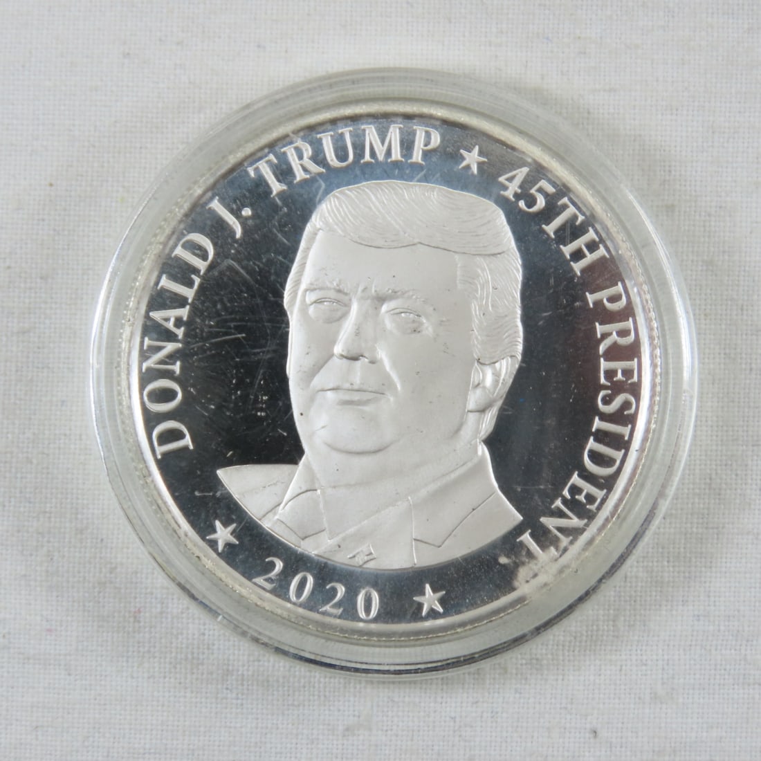 2020 Donald J Trump 45th 1 ozt .999 Silver Round: Please ask questions & read terms & conditions before bidding.