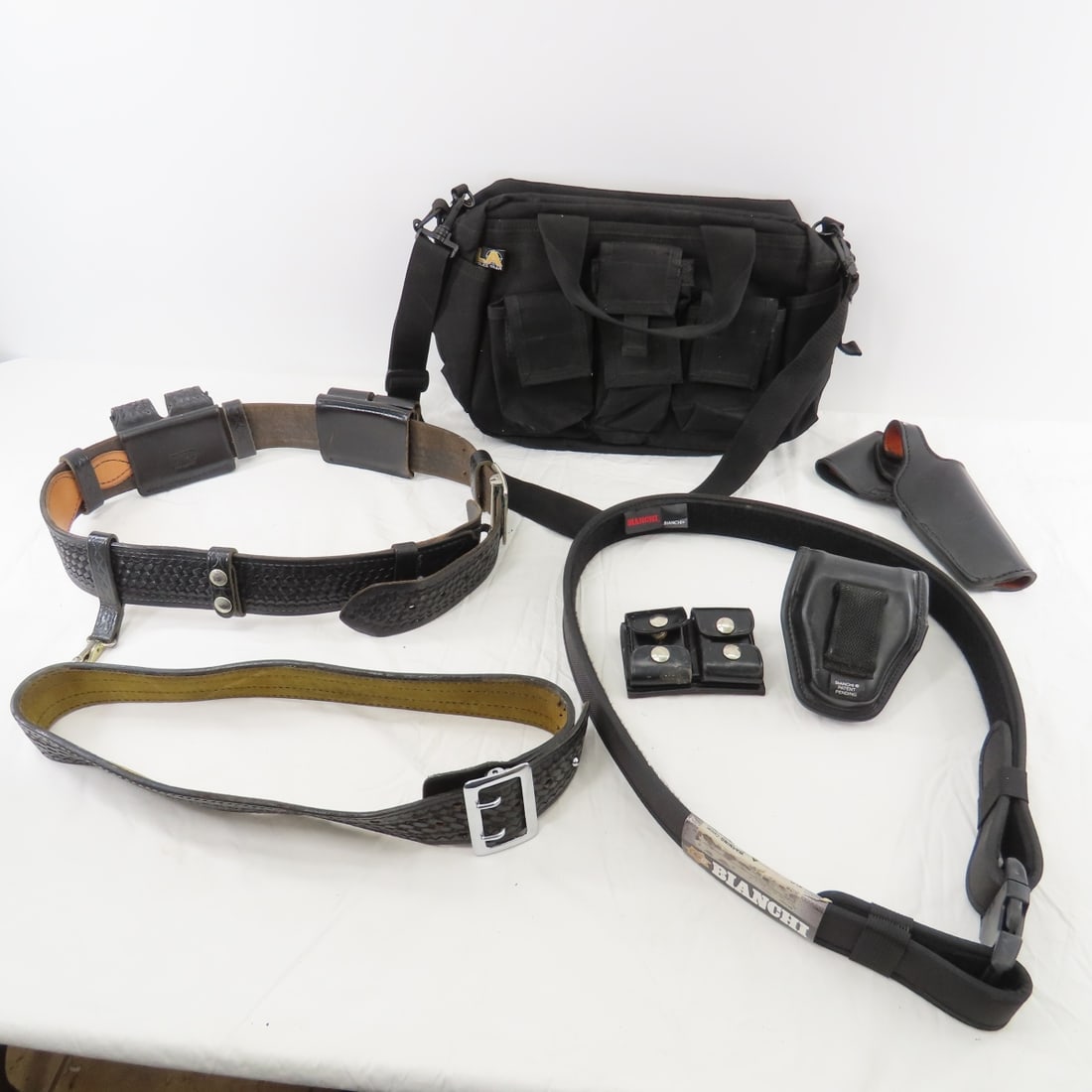 Police Gear Bag, Belt, Holster and Accessories: Police Gear range bag, Bianchi Model 7202 nylon gun belt XLG, N38 Police Belt w/3 accessory holders, Bianchi handcuff holster, US Cathey 8K916 holster Please ask questions and read terms & conditions 