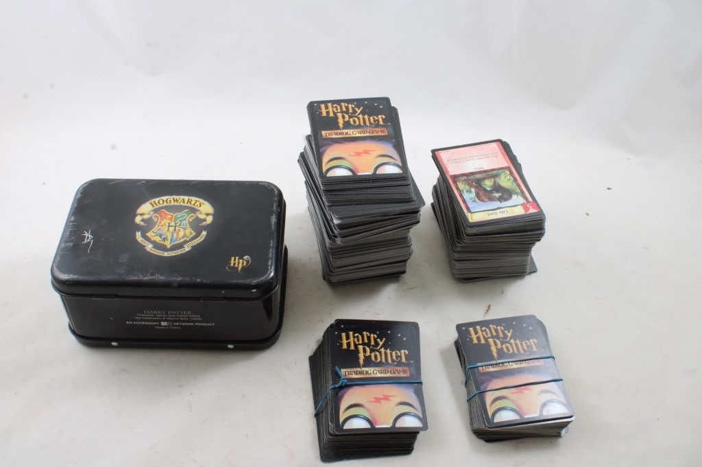 Harry Potter Metal Lunchbox & Collector Cards: As pictured. Please ask questions & read terms & conditions before bidding.