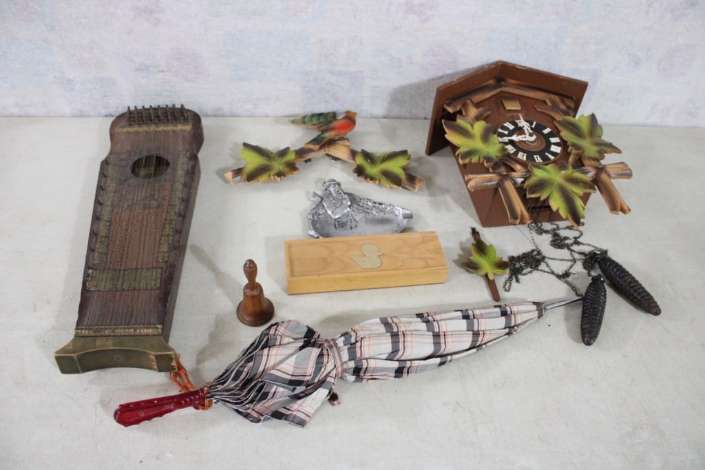 Cuckoo Clock, Mandolin, Umbrella, Dominoes More (1 of 18)