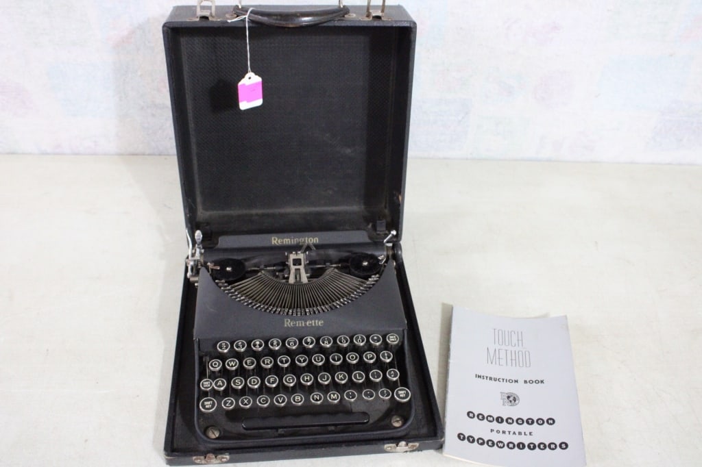Remington Rem-ette Typewriter with Case (1 of 6)