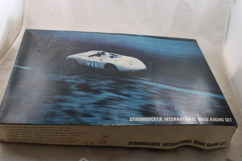 1960s Strombecker Slot Car Int'l Road Racing Set (1 of 12)