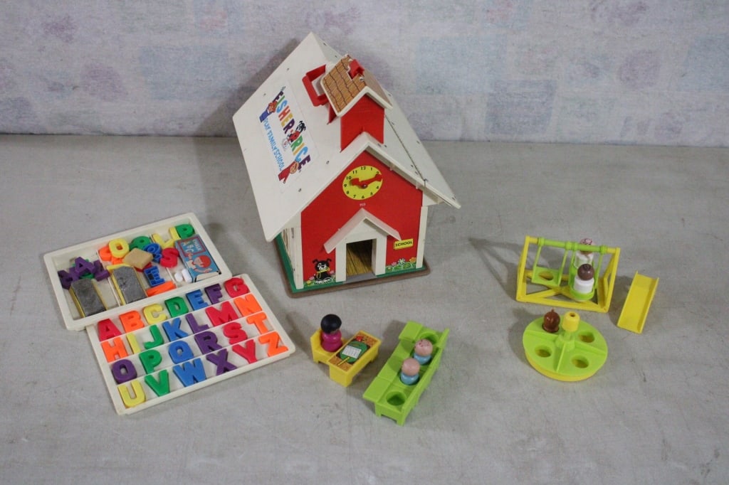 1971 Fisher Price Family School + Extras (1 of 14)