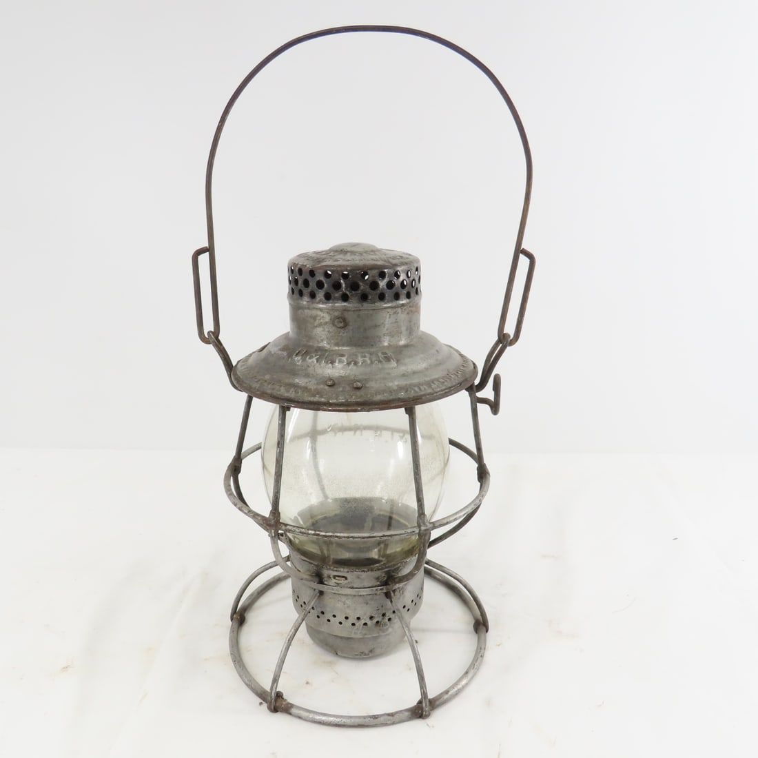 D&IR RR tall Adlake Reliable marked lantern: with clear etched D&IR RR tall globe Please ask questions and read terms & conditions before bidding.