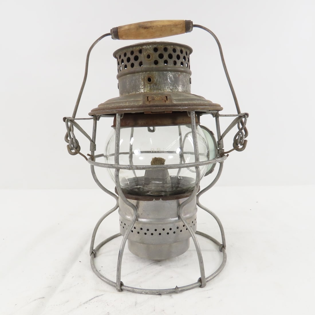 CPR Short Adlake Kero marked Lantern: with clear etched CPR globe Please ask questions and read terms & conditions before bidding.