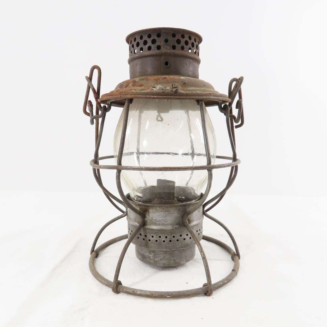 DSS&A RY Tall Adlake Reliable marked Lantern: clear cast SOO LINE Ry Globe Please ask questions and read terms & conditions before bidding.