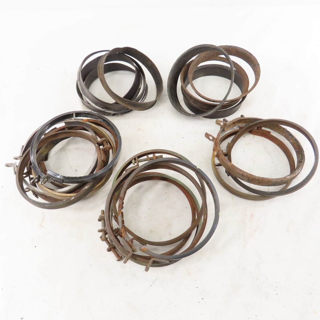 16 4&1/2" Switch Lamp Rings & 8 4&1/2 Snow Rings: Please ask questions and read terms & conditions before bidding.