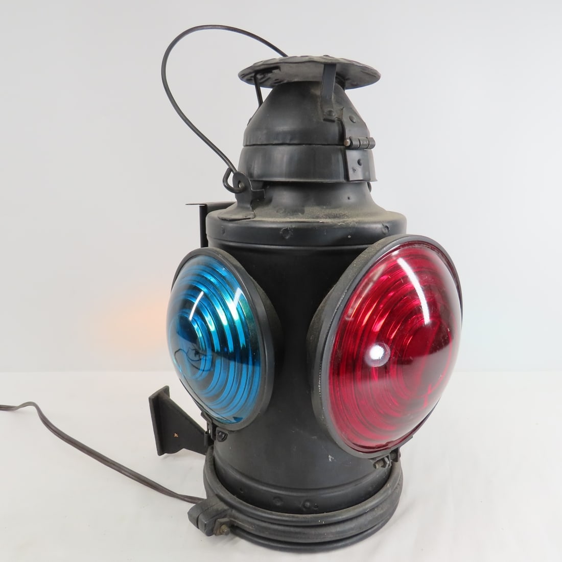 CMSTP& PRR Handlan Marker Lamp: has been electrified- works. From the estate of the late Dennis Holmes. Please ask questions and read terms & conditions before bidding.