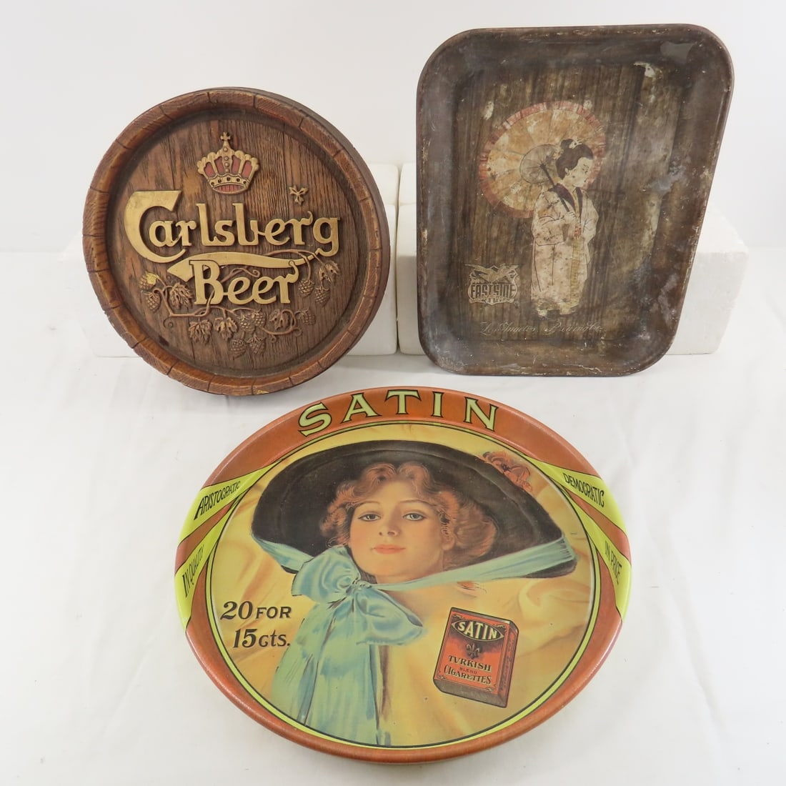 Vintage metal trays & Beer sign (1 of 7)