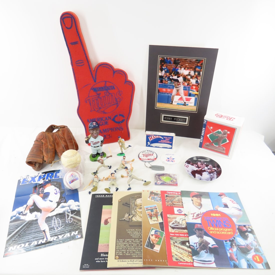 MN Twins & Other Baseball Collectibles (1 of 19)