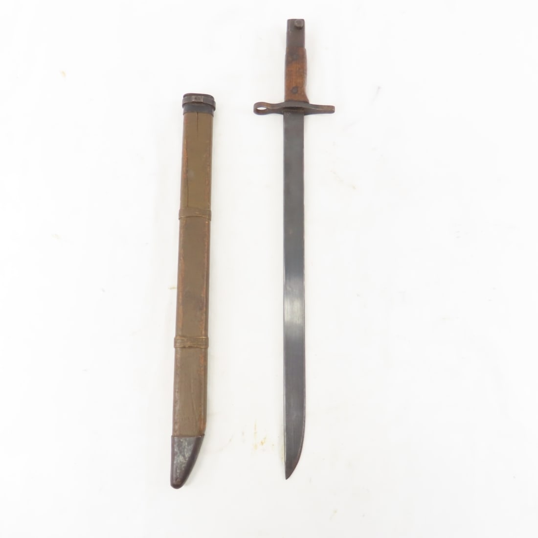 WWII Japanese type 30 bayonet with wood scabbard (1 of 16)