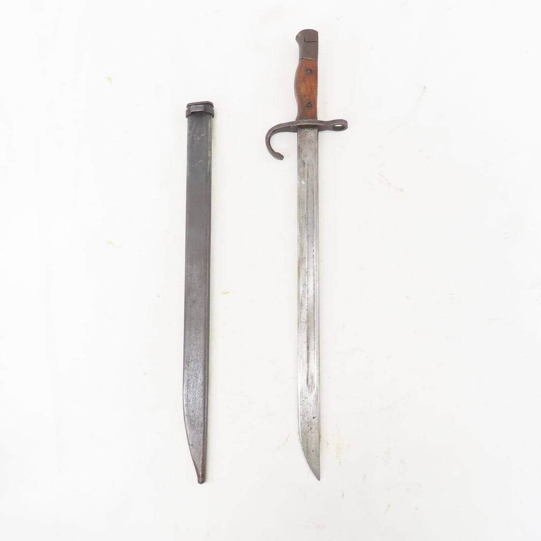 Unmarked Bayonet with scabbard, 19.5in overall: Unmarked Bayonet with scabbard, 19.5in overall- Please ask questions and read terms & conditions before bidding.