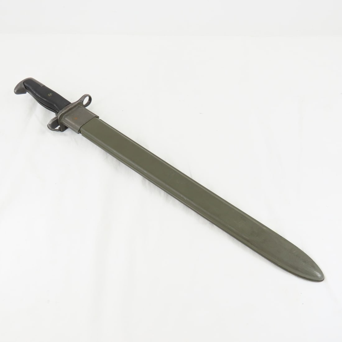 US M1905 bayonet with sheath marked 1942 (1 of 16)
