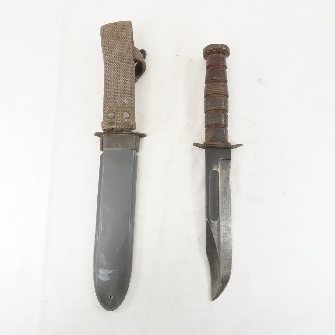 USN MK2 bayonet with sheath: USN MK2 bayonet with sheath- Please ask questions and read terms & conditions before bidding.