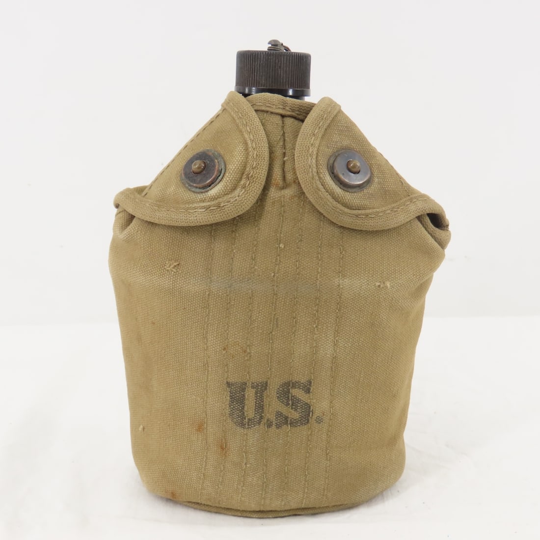 US WWII Volrath 1942 canteen with cover (1 of 13)