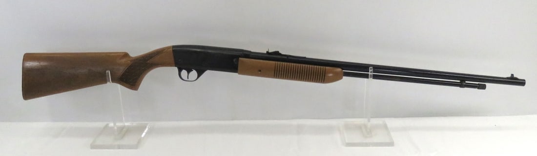 Daisy Heddon Model 572 Pump Air Rifle: Daisy Heddon Model 572 Pump Air Rifle - Has Compression Please read terms & conditions and ask questions before bidding.