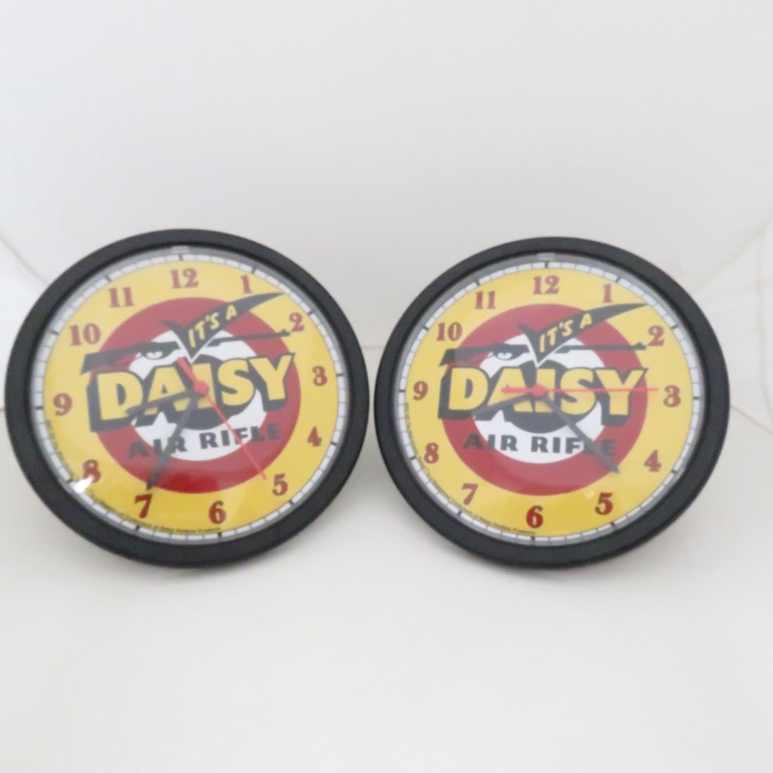 2 Daisy Air Rifle Clocks 2007 Red Ryder Logo: 2 Daisy Air Rifle Clocks 2007 Red Ryder Logo - Please read terms & conditions and ask questions before bidding.