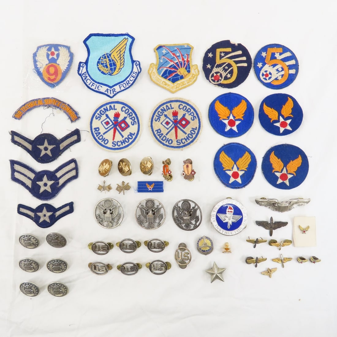 USAAF & Signal Corps Insignia (1 of 14)