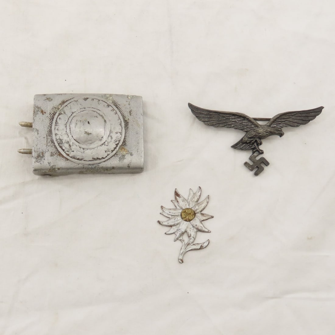 WWII German belt buckle, Luftwaffe Eagle (1 of 7)