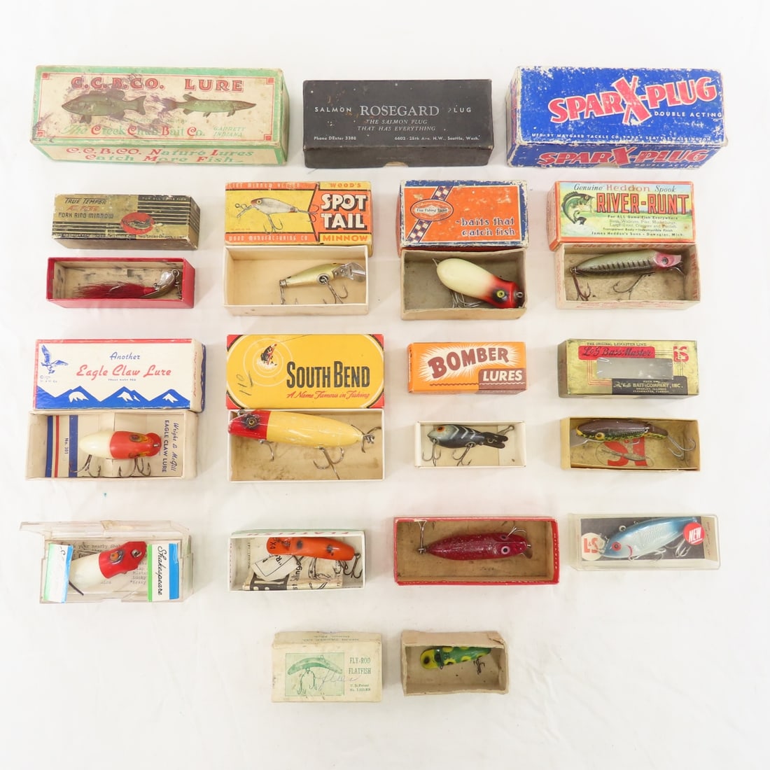 15 Vintage Fishing Lures with boxes: 15 Vintage Fishing Lures with boxes - Please read terms & conditions and ask questions before bidding.