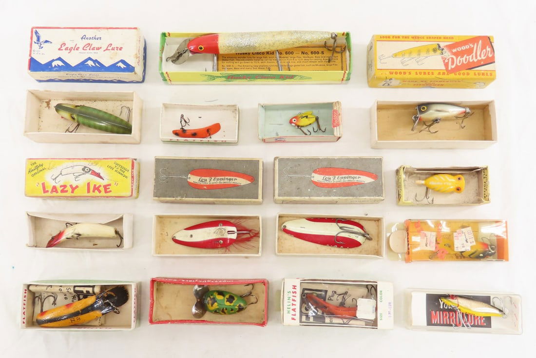 14 Vintage Fishing Lures with boxes: 14 Vintage Fishing Lures with boxes - Please read terms & conditions and ask questions before bidding.