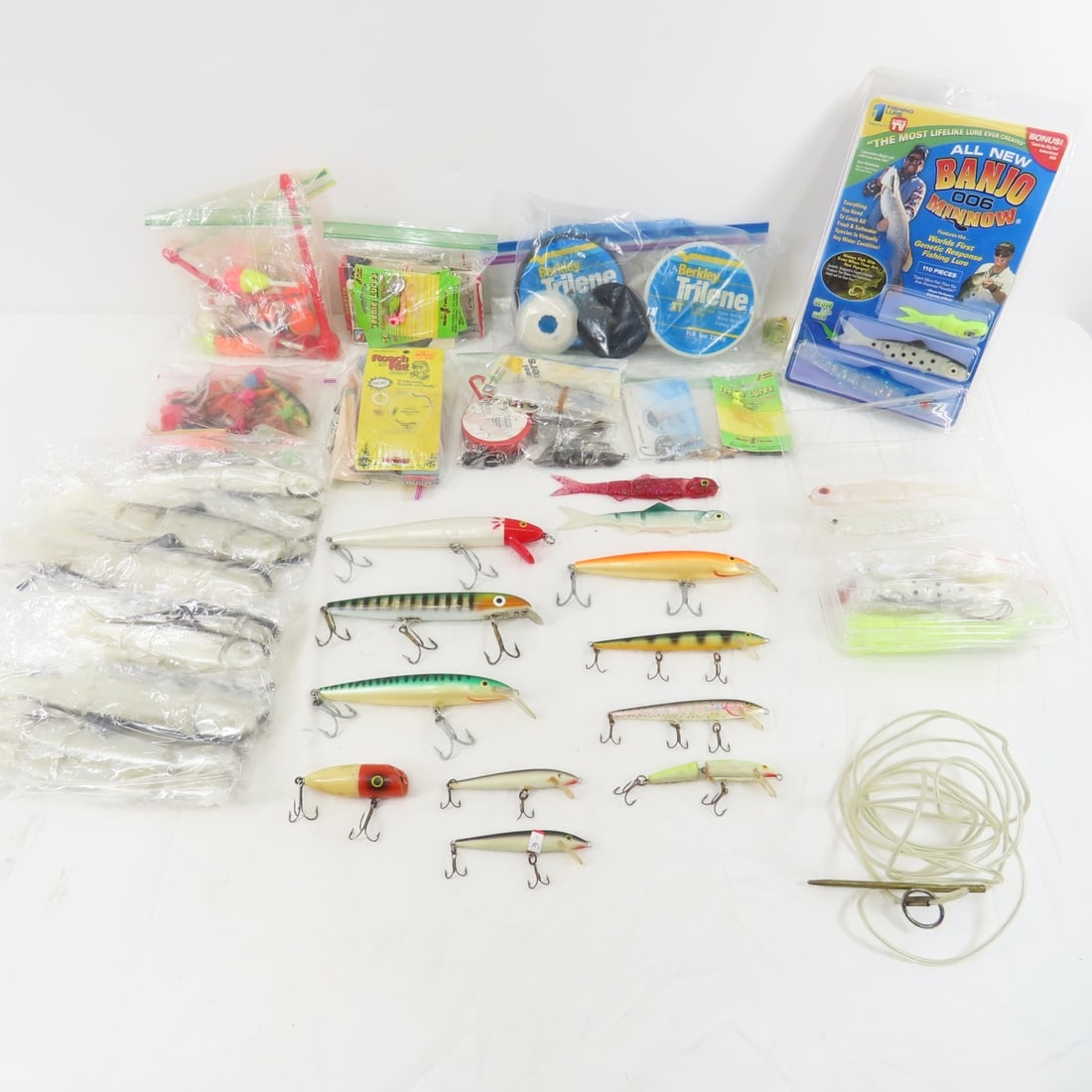 Assorted fishing lures & gear: Assorted fishing lures & gear - Please read terms & conditions and ask questions before bidding.