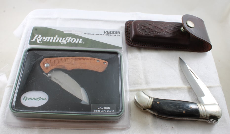 2 Folding Knives One Remington One Unmarked (1 of 15)