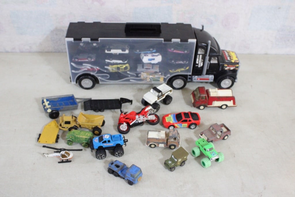 Maxx Action Semi Truck Toy Car Carrier & Toy Cars: Maxx Action Semi Truck Toy Car Carrier & Toy Cars - Please ask questions and read terms and conditions before bidding.