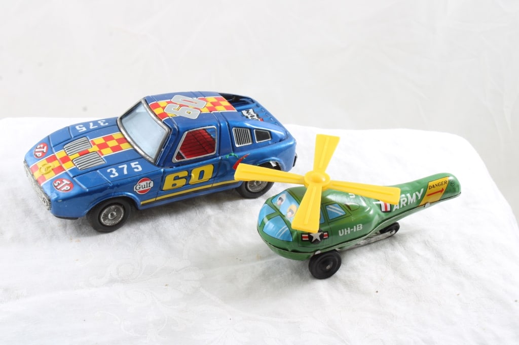 2 Japan Toys Tin Litho Friction Car & Helicopter (1 of 13)
