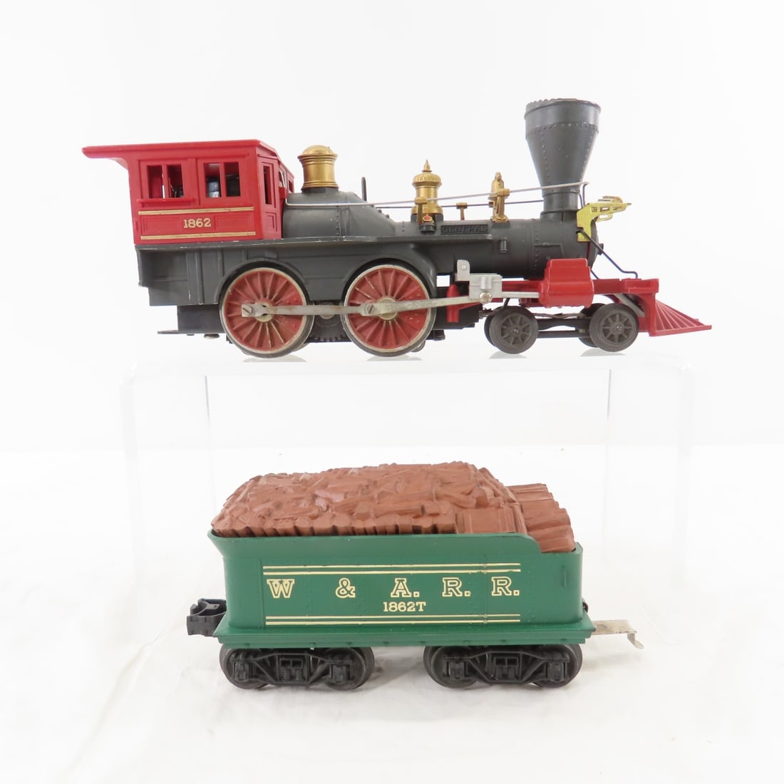 Lionel 1852 engine & tender: Lionel 1852 engine & tender - Please ask questions and read terms & conditions before bidding.
