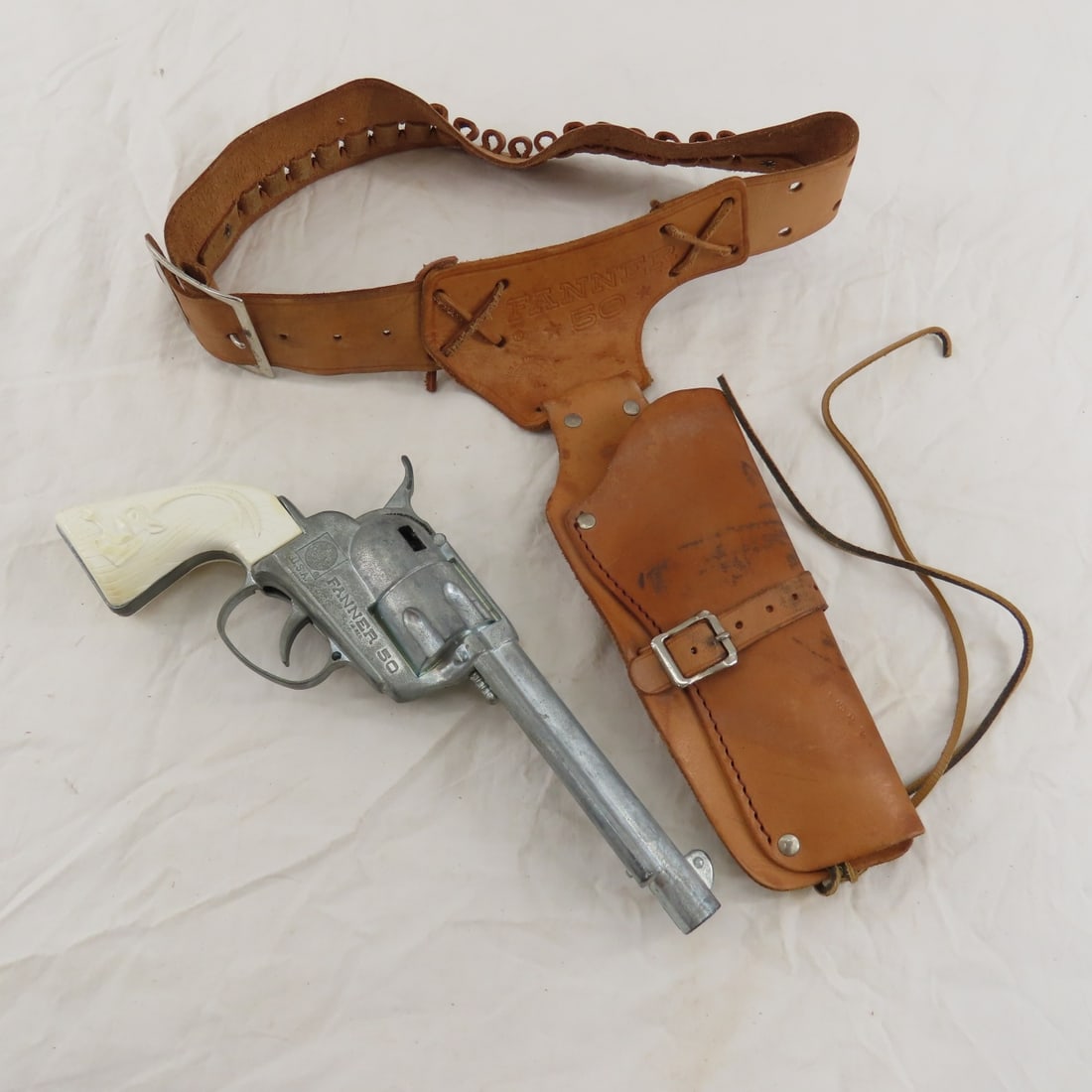 Vintage Mattel Fanner 50 Cap Gun & Holster: Vintage Mattel Fanner 50 Cap Gun & Holster - Original single leather Fanner 50 holster with belt. Antelope grips, functioning. finish is dull Please ask questions and read terms & conditions before bi