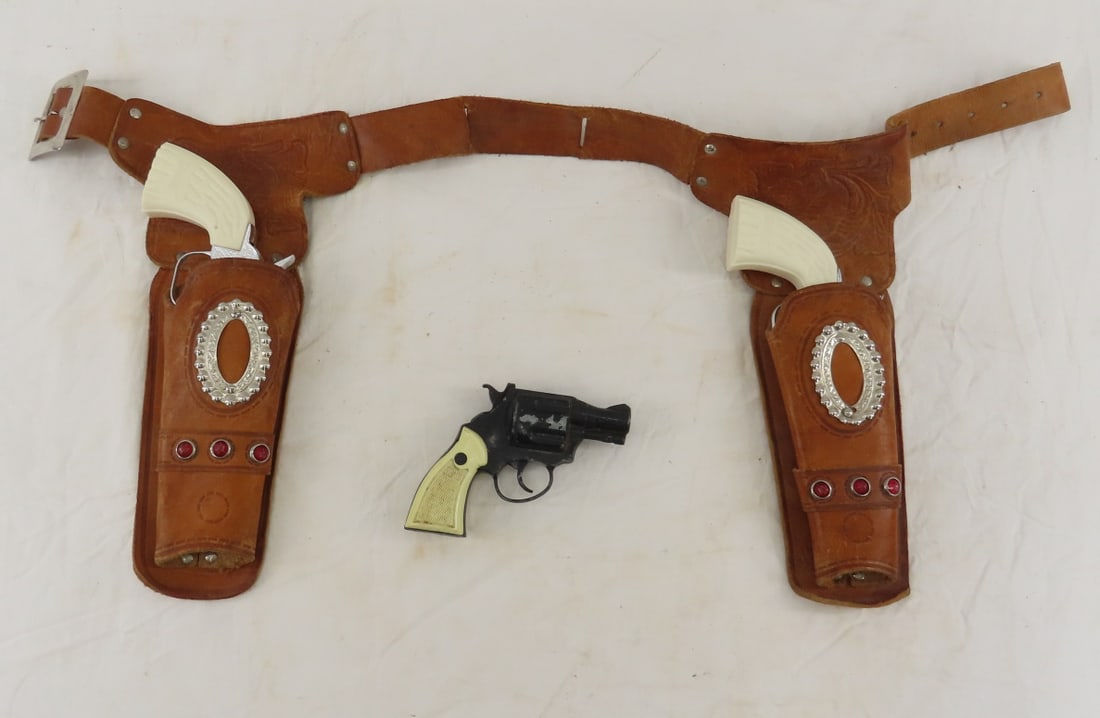 3 Vintage Daisy Cap Guns with 1 Dual Holster Belt: 3 Vintage Daisy Cap Guns with 1 Dual Holster Belt - pair with matched grips in dual holster belt, and a Sgt Friday Snub Nose Please ask questions and read terms & conditions before bidding.
