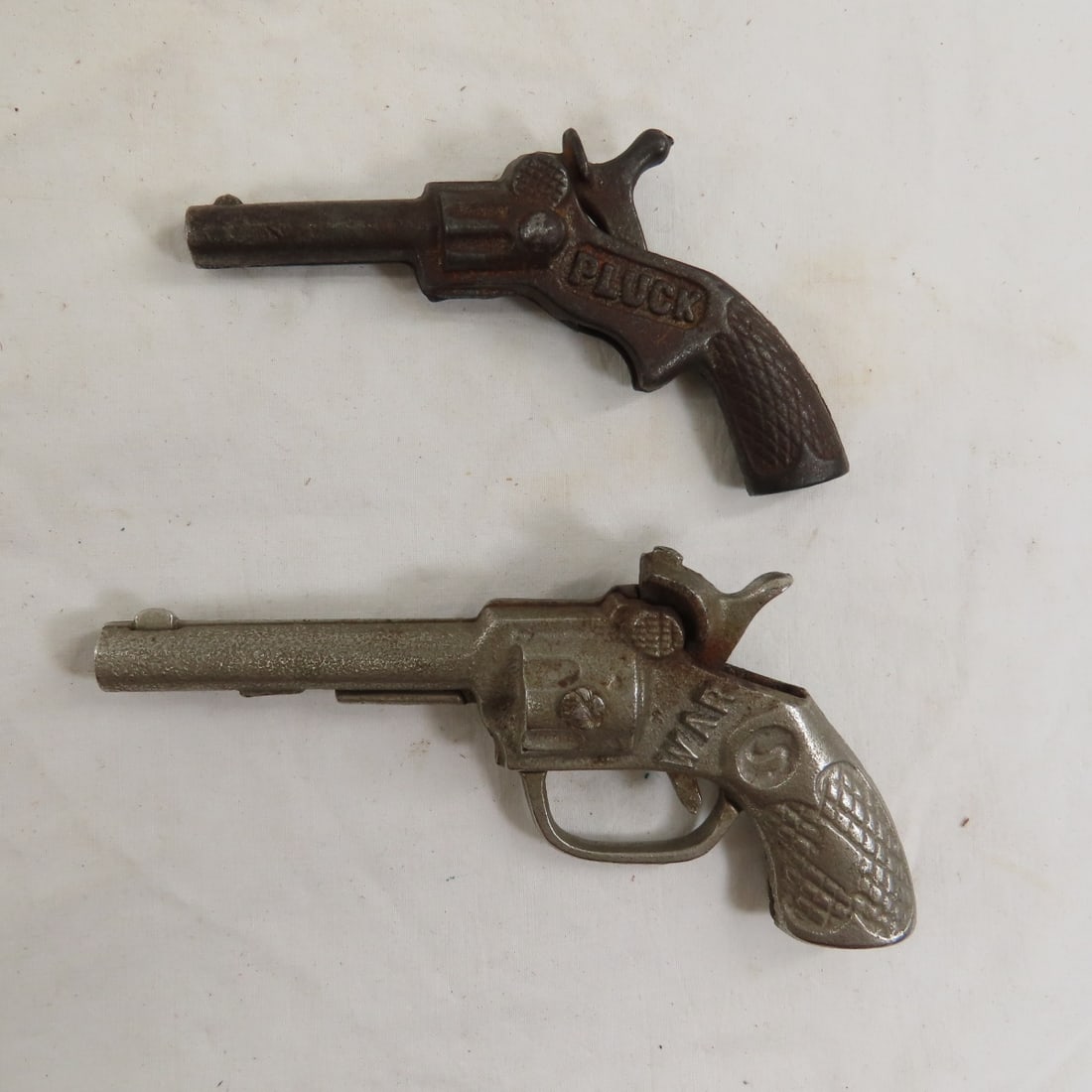 Pluck & War Vintage Miniature Cap Guns (1 of 3)