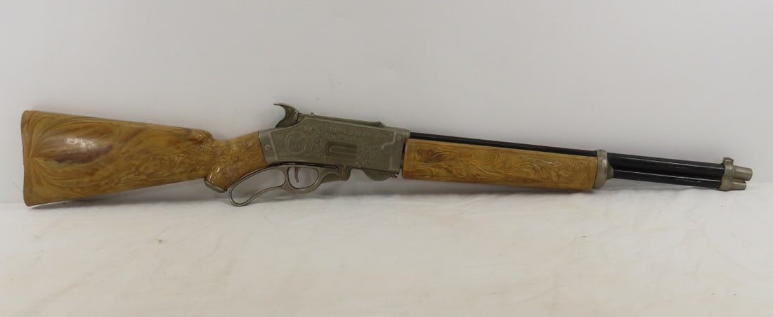 Vintage Hubley Scout Rifle 250 Shot Cap Gun Rifle: Vintage Hubley Scout Rifle 250 Shot Cap Gun Rifle - works Please ask questions and read terms & conditions before bidding.