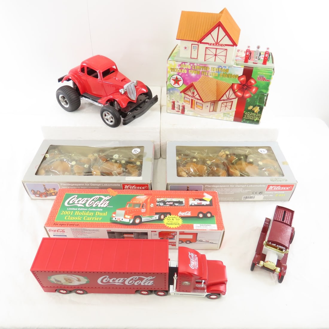 Wilesco Horses, Texaco House, Coca-Cola Truck: Wilesco Horses, Texaco House, Coca-Cola Truck - And More Please ask questions and read terms & conditions before bidding.